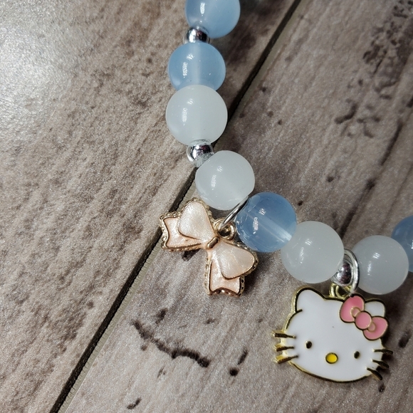 NWT Sanrio Hello Kitty Beaded Cartoon Bracelet Stretchy Blue Gray White - Picture 10 of 11